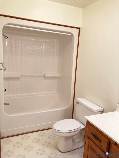 Tiny photo for 5 Jamesview Circle, Smithfield, VA 23430 (MLS # 2616037)