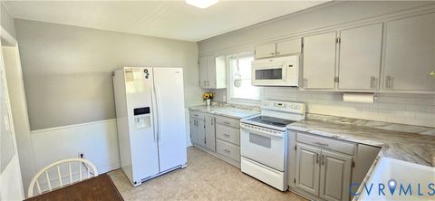 Tiny photo for 625 Deshields Street, Tappahannock, VA 22560 (MLS # 2608468)