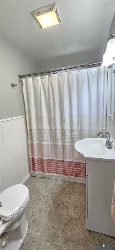 Tiny photo for 625 Deshields Street, Tappahannock, VA 22560 (MLS # 2608468)