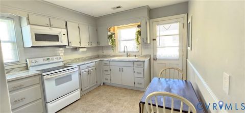 Tiny photo for 625 Deshields Street, Tappahannock, VA 22560 (MLS # 2608468)