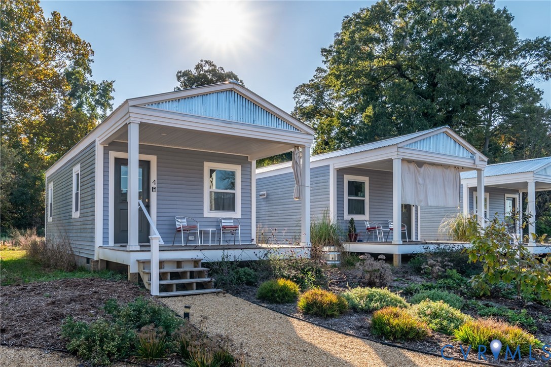 73 Seafood Lane