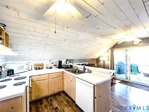 Tiny photo for 615 Sandie Point Dr Dr, Clarksville, VA 23927 (MLS # 2607026)