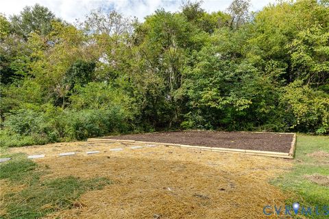 Tiny photo for 915 W Wythe Street, Petersburg, VA 23803 (MLS # 2527492)
