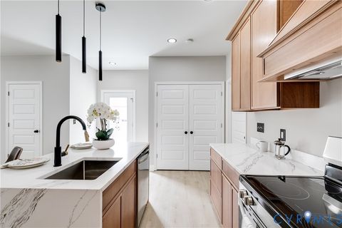 Tiny photo for 915 W Wythe Street, Petersburg, VA 23803 (MLS # 2527492)