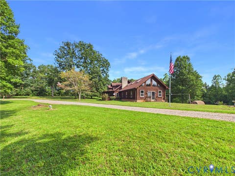 Tiny photo for 1323 Old Peachtree Road, Green Bay, VA 23942 (MLS # 2622688)