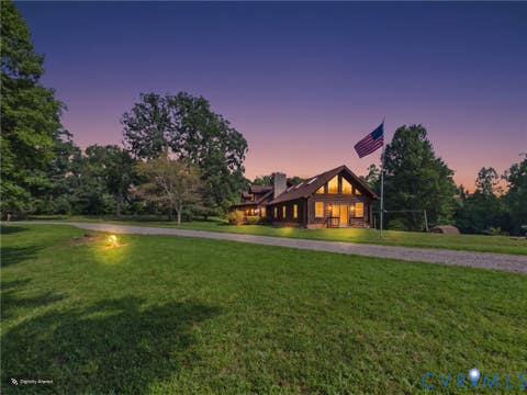 Tiny photo for 1323 Old Peachtree Road, Green Bay, VA 23942 (MLS # 2622688)