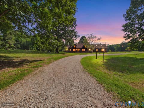 Tiny photo for 1323 Old Peachtree Road, Green Bay, VA 23942 (MLS # 2622688)