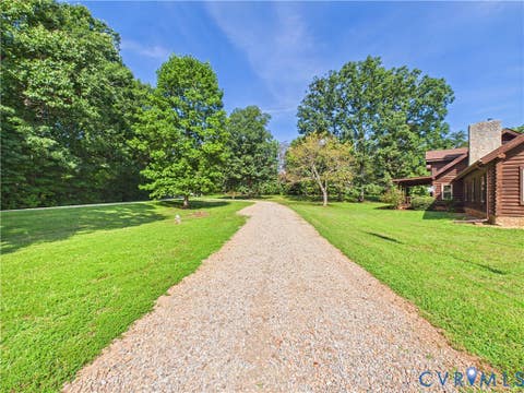 Tiny photo for 1323 Old Peachtree Road, Green Bay, VA 23942 (MLS # 2622688)