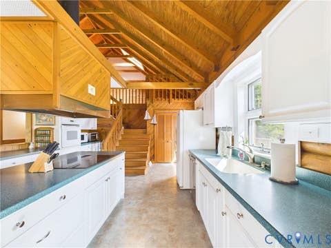 Tiny photo for 1323 Old Peachtree Road, Green Bay, VA 23942 (MLS # 2622688)