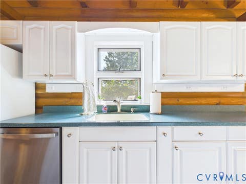 Tiny photo for 1323 Old Peachtree Road, Green Bay, VA 23942 (MLS # 2622688)