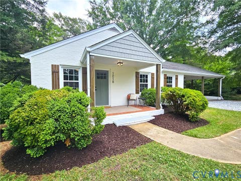 Photo of 1218 W Osborn Road, Farmville, VA 23901 (MLS # 2615359)