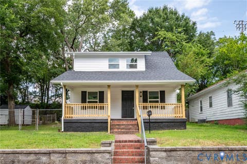 Photo of 215 N 14th Ave AVE, Hopewell, VA 23860 (MLS # 2621824)
