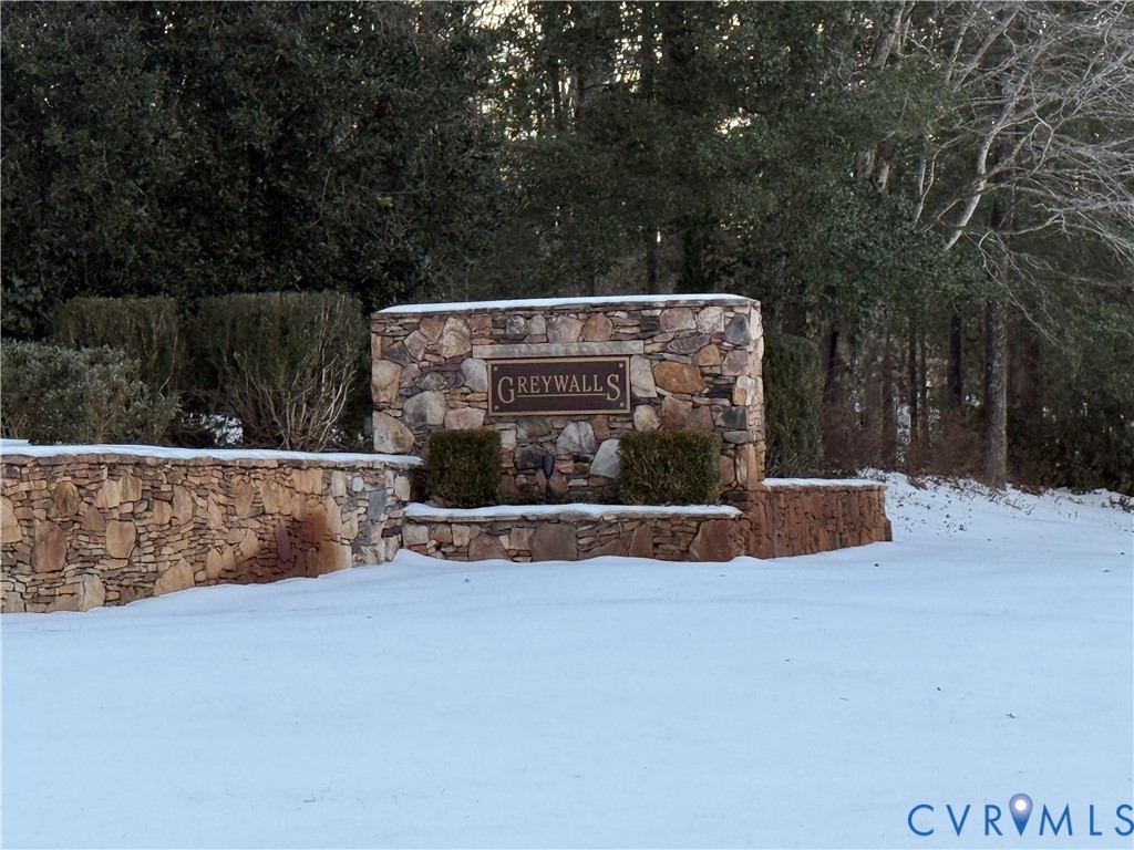 Main entrance from route 711