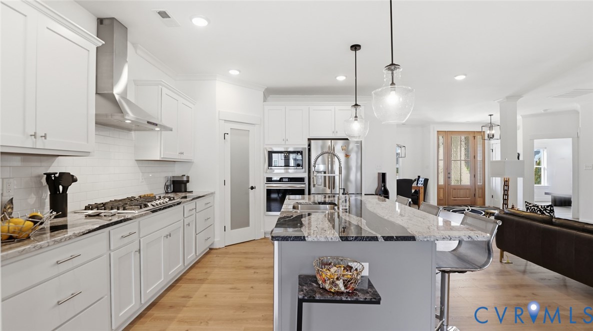 10116 Hollythorne Lane