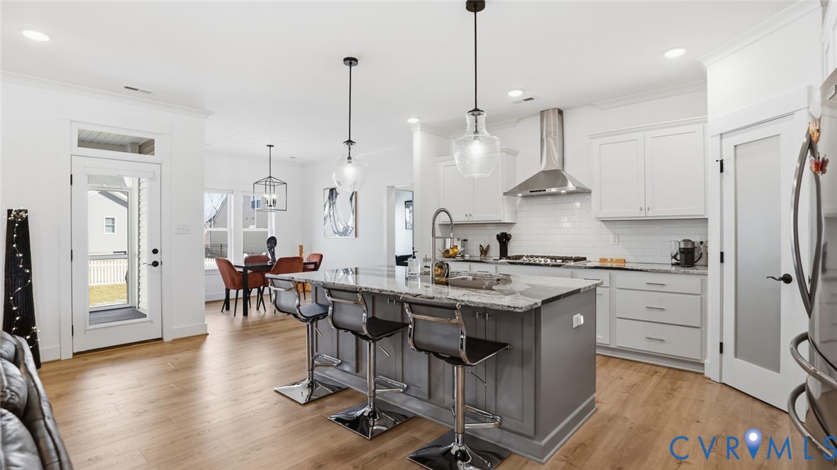 10116 Hollythorne Lane