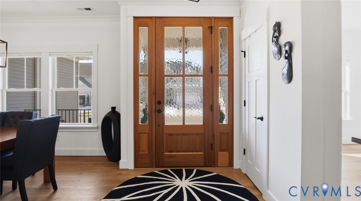 10116 Hollythorne Lane