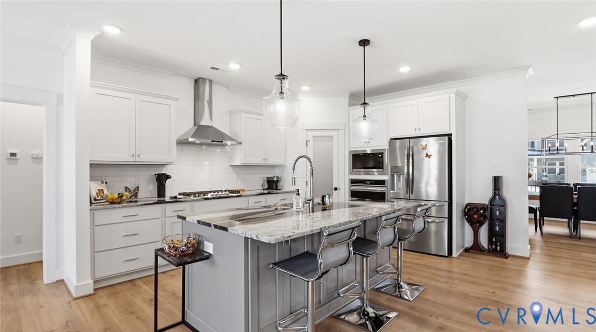 10116 Hollythorne Lane