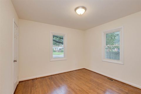Tiny photo for 605 Spruce Road, Newport News, VA 23601 (MLS # 2527497)