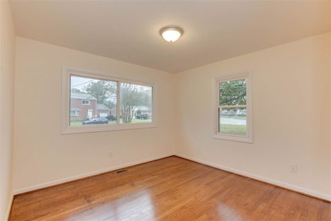Tiny photo for 605 Spruce Road, Newport News, VA 23601 (MLS # 2527497)