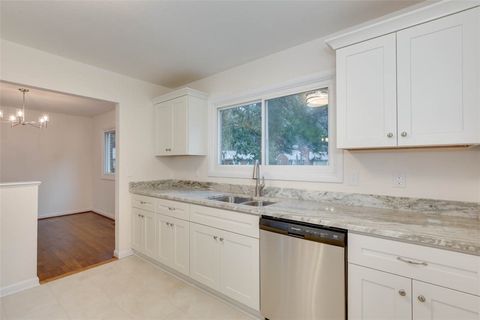 Tiny photo for 605 Spruce Road, Newport News, VA 23601 (MLS # 2527497)