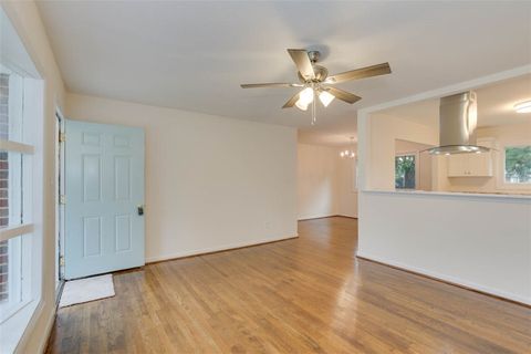Tiny photo for 605 Spruce Road, Newport News, VA 23601 (MLS # 2527497)