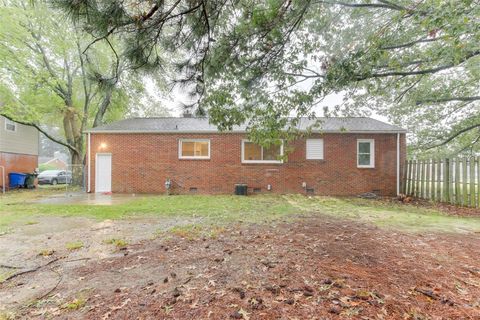 Tiny photo for 605 Spruce Road, Newport News, VA 23601 (MLS # 2527497)