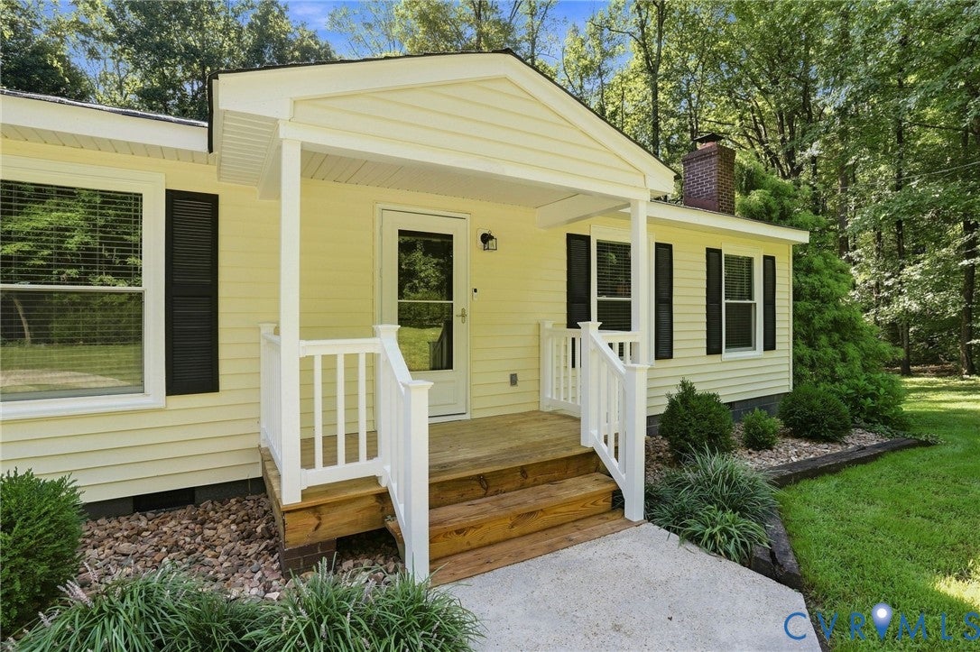 5660 Lakeside Loop