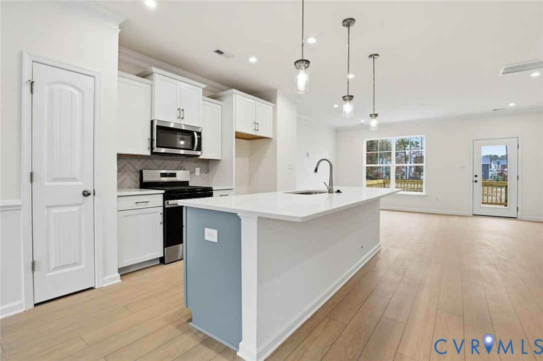 2405 Flora Boulevard