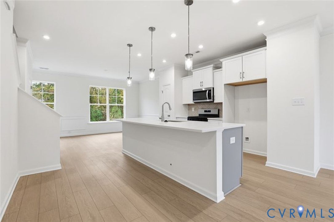 2405 Flora Boulevard