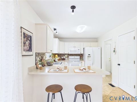 Tiny photo for 1505 Fourth Ave Extension, Farmville, VA 23901 (MLS # 2611765)