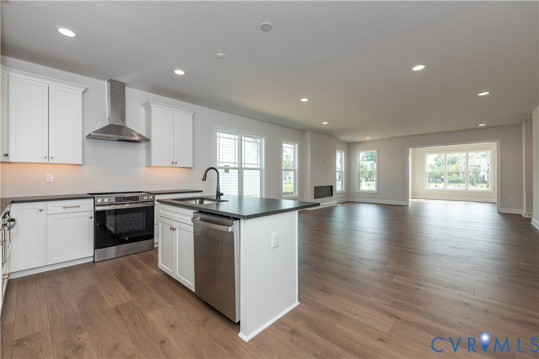 4933 Little Henry Lane