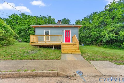 Photo of 917 Lee Avenue, Petersburg, VA 23803 (MLS # 2612680)