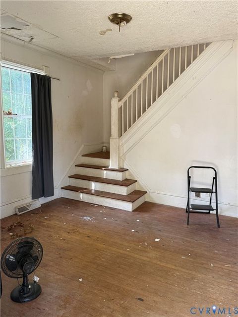 Tiny photo for 1402 12th Street, Victoria, VA 23974 (MLS # 2530377)