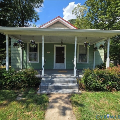 Photo of 1720 2nd ST, Victoria, VA 23974 (MLS # 2623616)