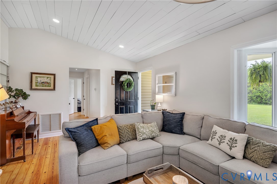 3287 Three Chopt Road