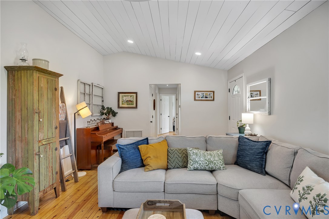3287 Three Chopt Road