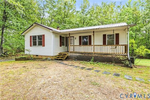 Photo of 3220 Greenway Road, Gladstone, VA 24553 (MLS # 2614166)