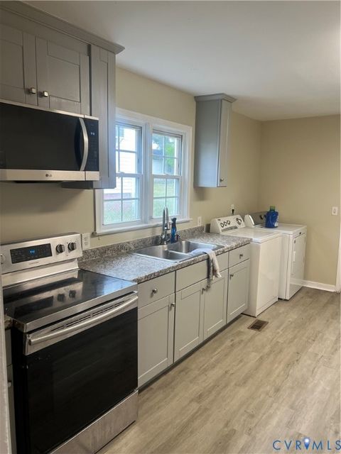 Tiny photo for 217 N Carolina Avenue, Petersburg, VA 23803 (MLS # 2614120)