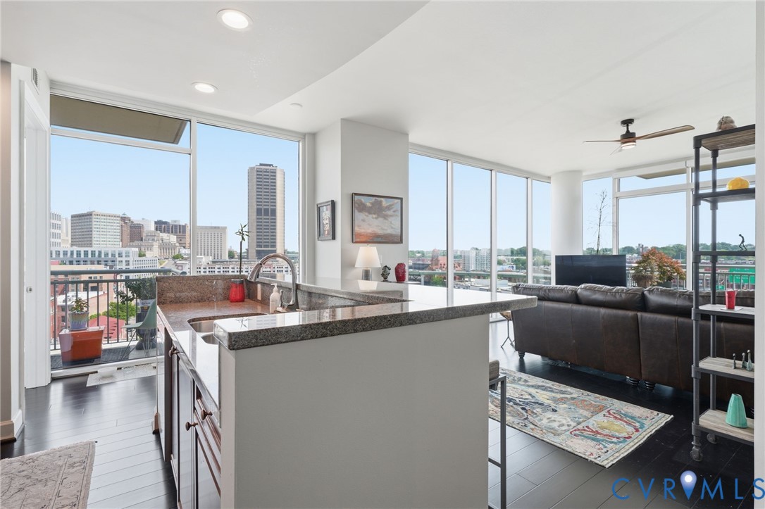 301 Virginia Street 1013