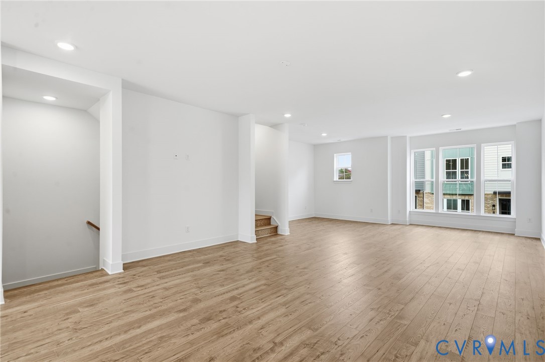 12049 Flowering Lavender Loop