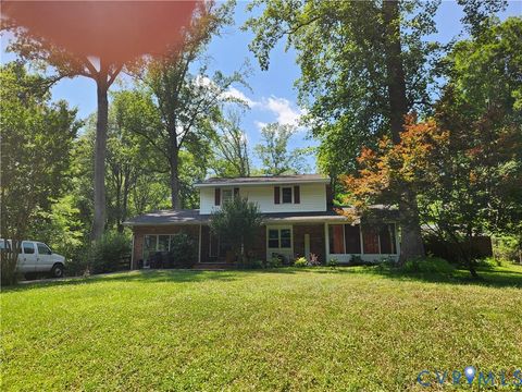Photo of 816 N Lakeshore Drive, Louisa, VA 23093 (MLS # 2619671)