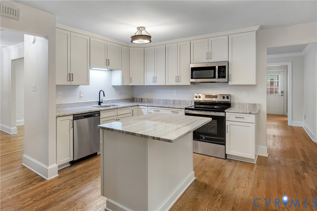 Henrico, Virginia 23238, United States, 6 Bedrooms Bedrooms, ,4 BathroomsBathrooms,Residential,Pending,211390