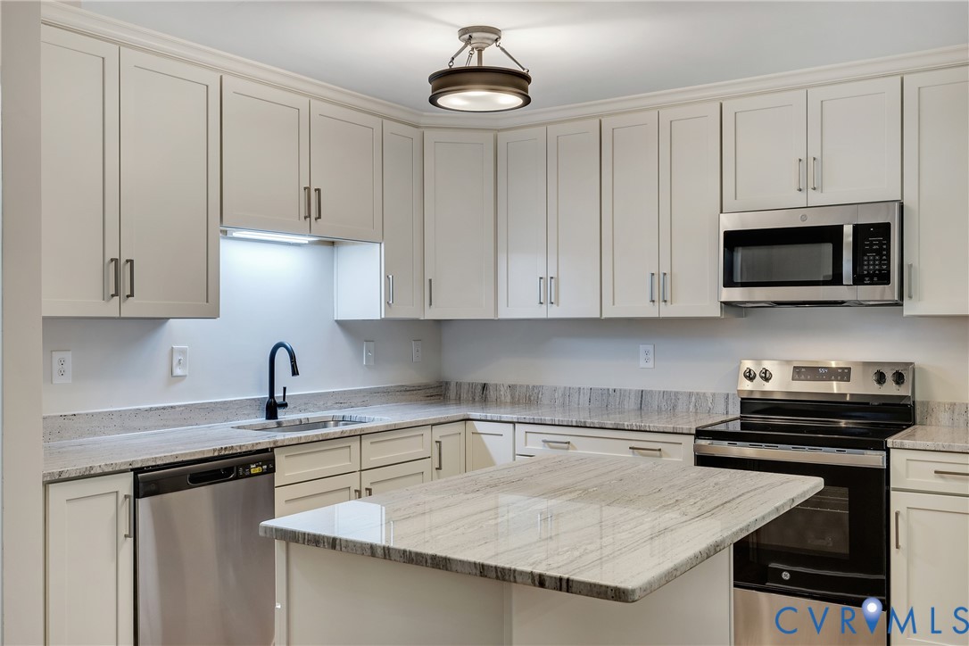 Henrico, Virginia 23238, United States, 6 Bedrooms Bedrooms, ,4 BathroomsBathrooms,Residential,Pending,211390