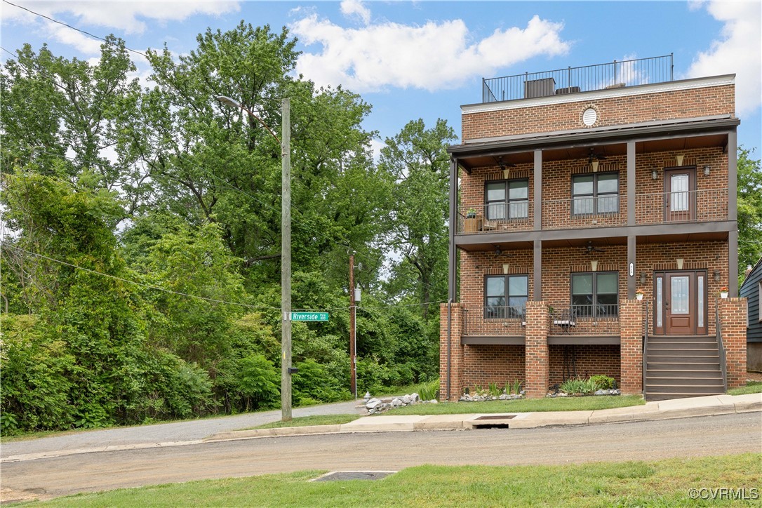 816 Riverside Park