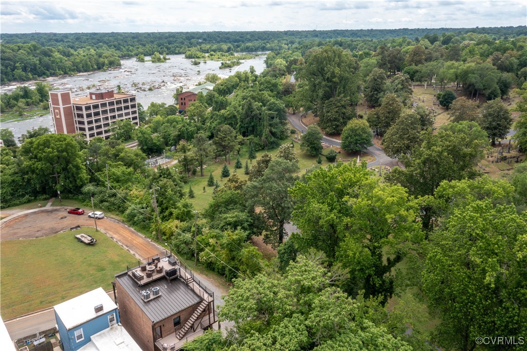 816 Riverside Park
