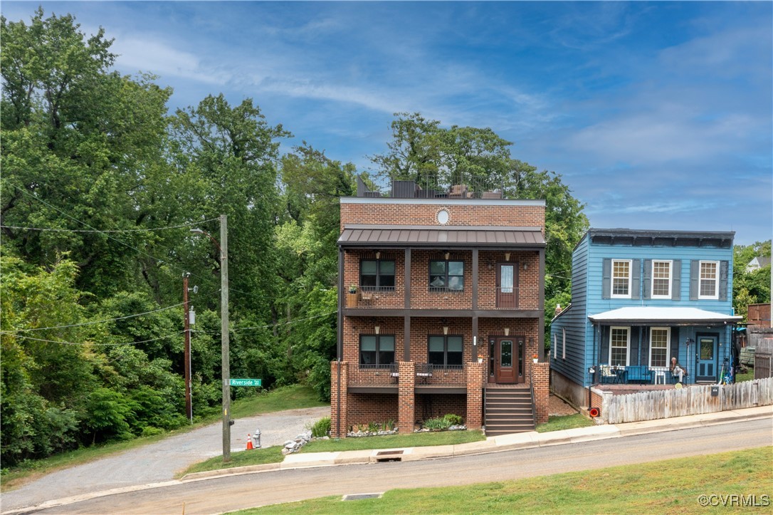 816 Riverside Park