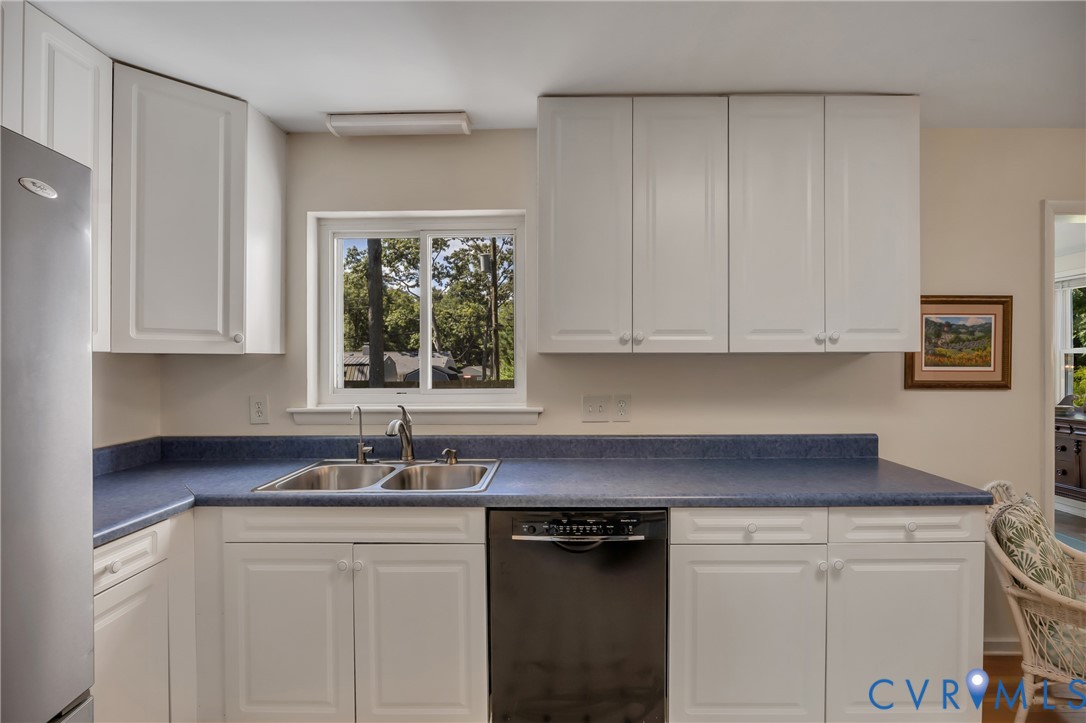 Henrico, Virginia 23229, United States, 4 Bedrooms Bedrooms, ,3 BathroomsBathrooms,Residential,Active,199242