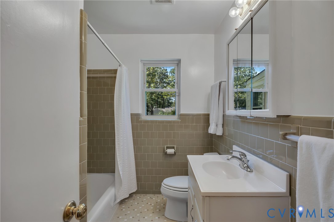 Henrico, Virginia 23229, United States, 4 Bedrooms Bedrooms, ,3 BathroomsBathrooms,Residential,Active,199242