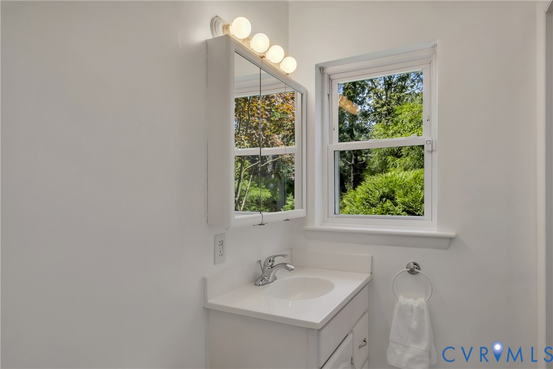 Henrico, Virginia 23229, United States, 4 Bedrooms Bedrooms, ,3 BathroomsBathrooms,Residential,Active,199242