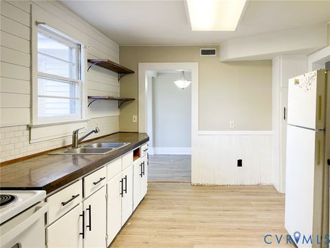 Tiny photo for 1016 Court Street, Victoria, VA 23974 (MLS # 2606463)